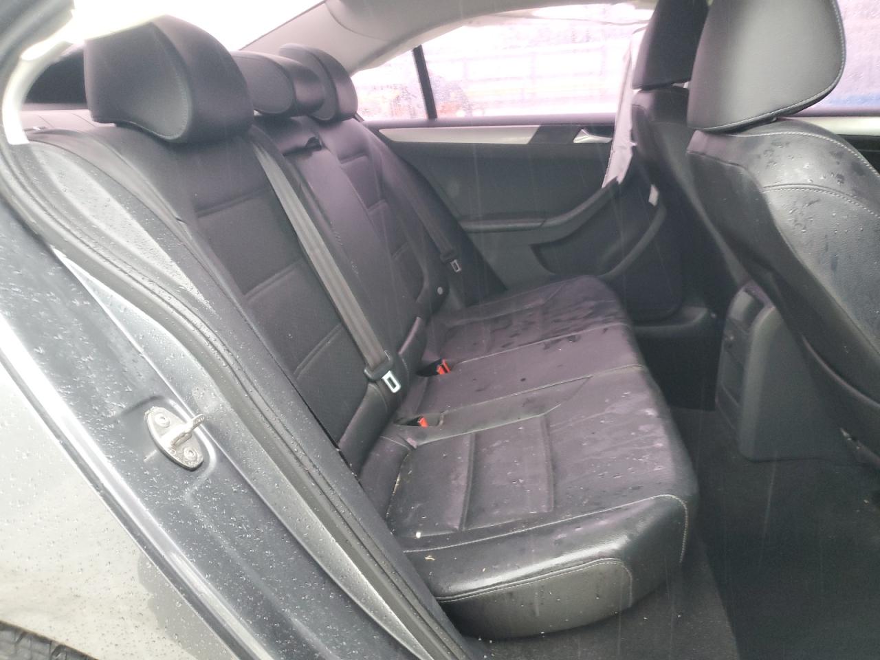 2018 Volkswagen Jetta - Image 10