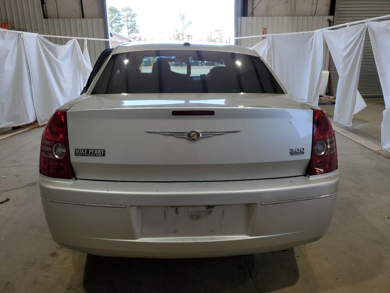 2010 Chrysler 300 - Image 6