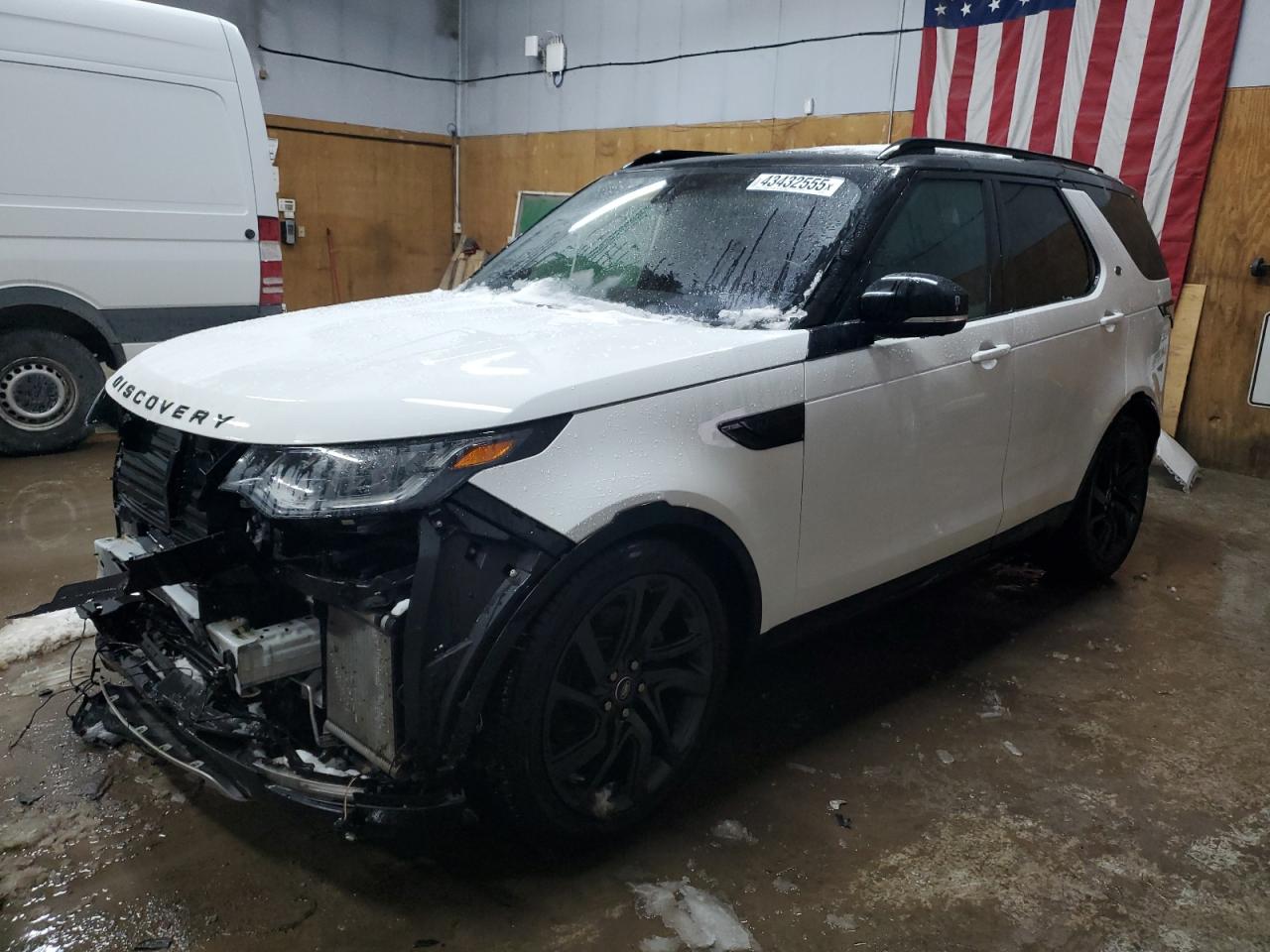 2017 Land Rover Discovery - Image 1