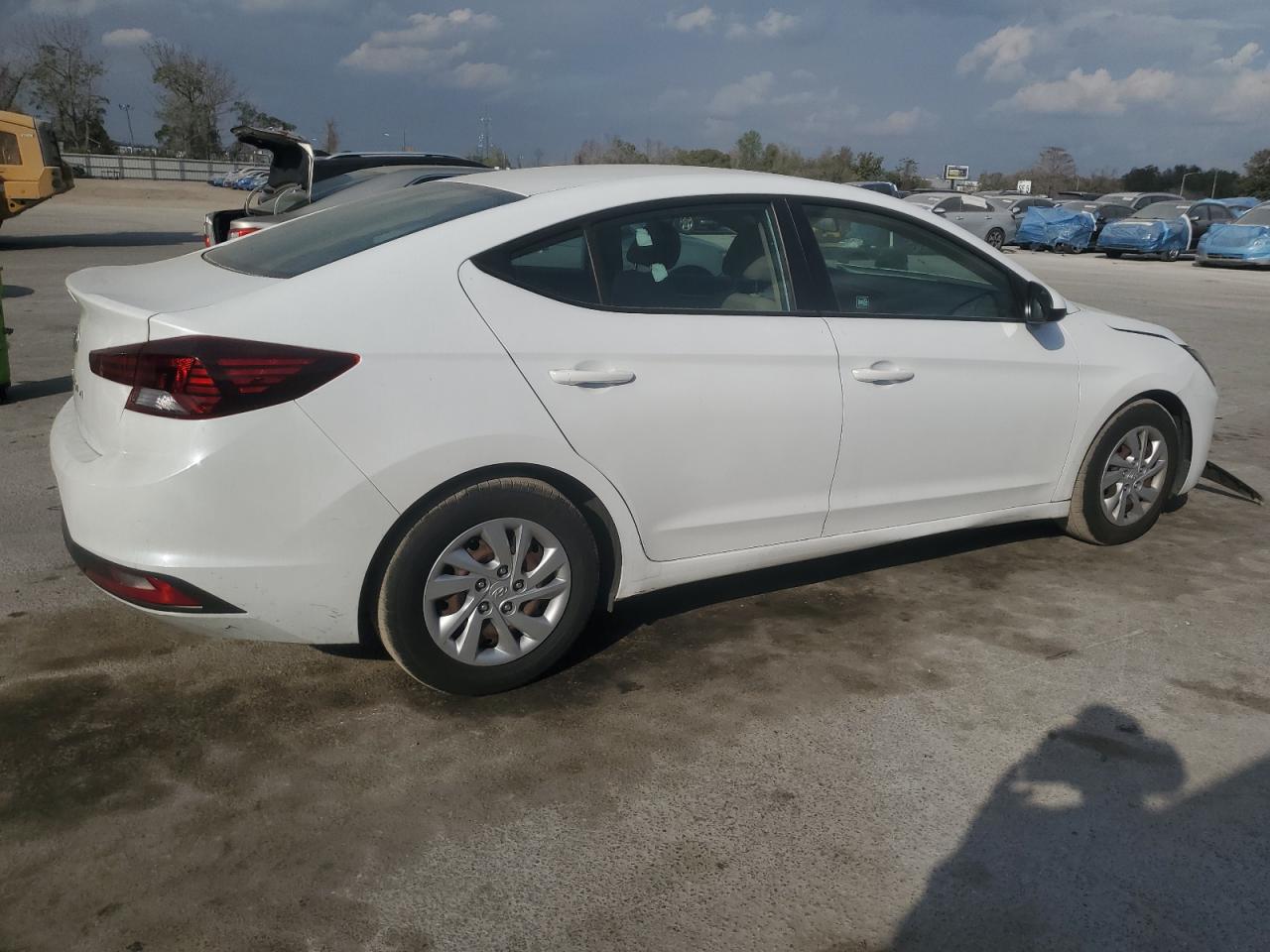 2020 Hyundai Elantra - Image 3