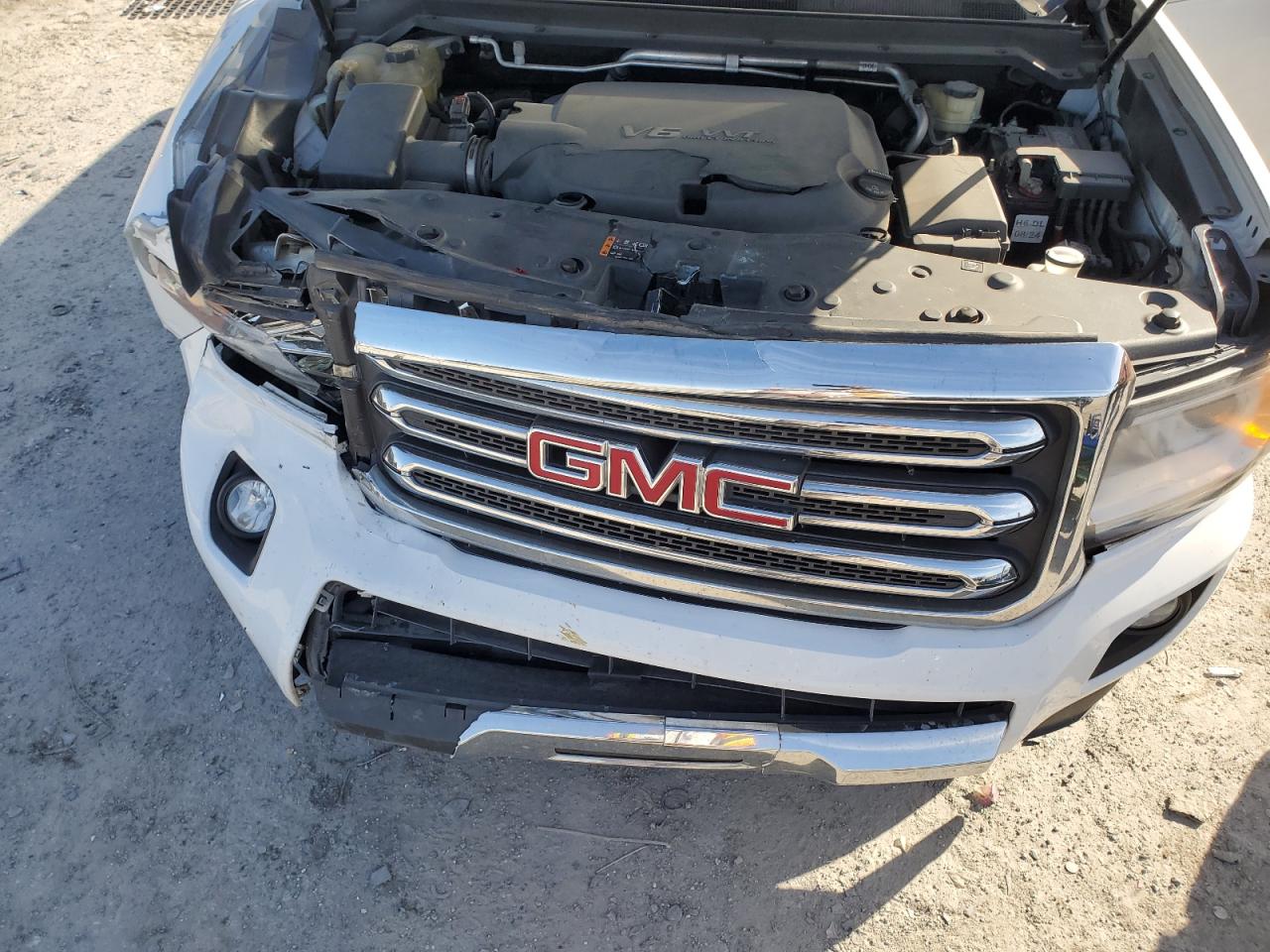 2017 GMC Canyon - Image 12