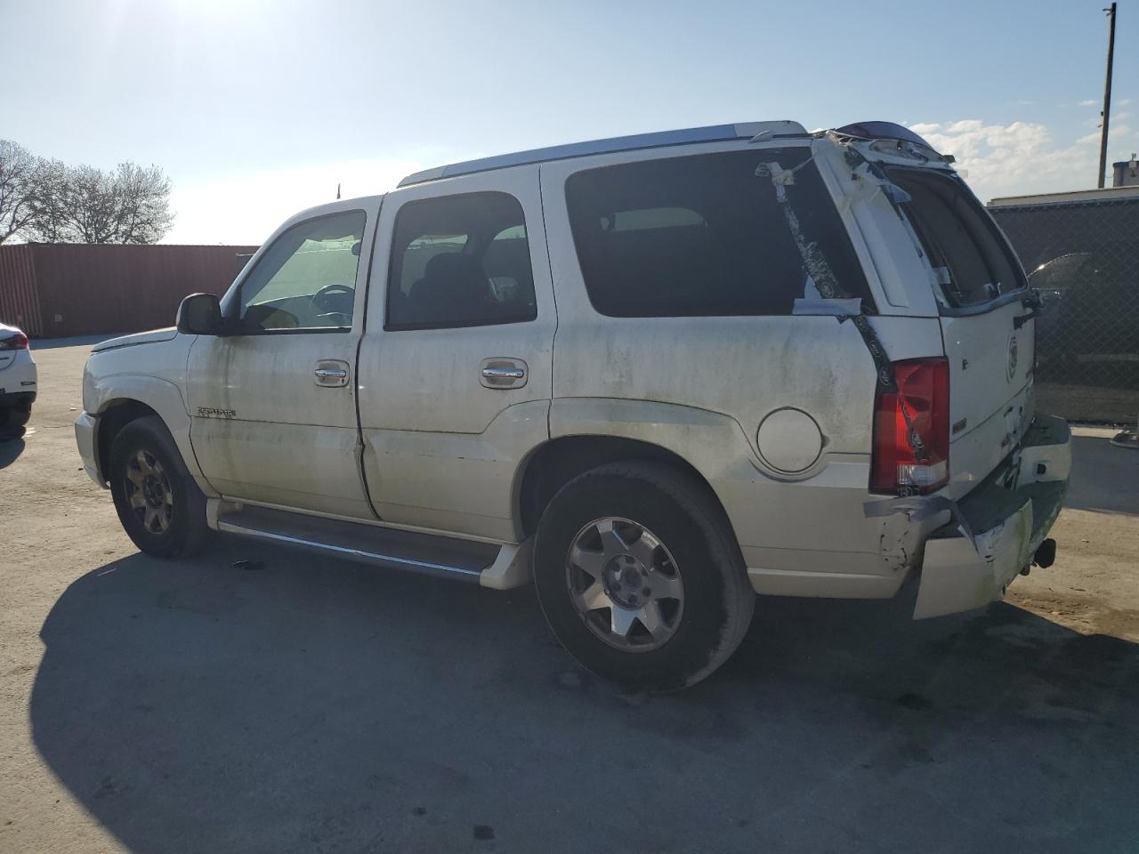 2004 Cadillac Escalade - Image 2