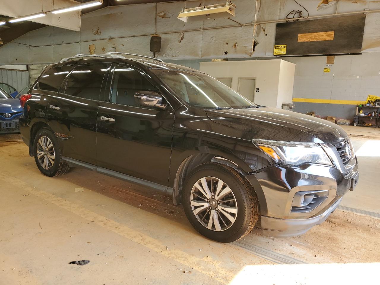 2017 Nissan Pathfinder - Image 4