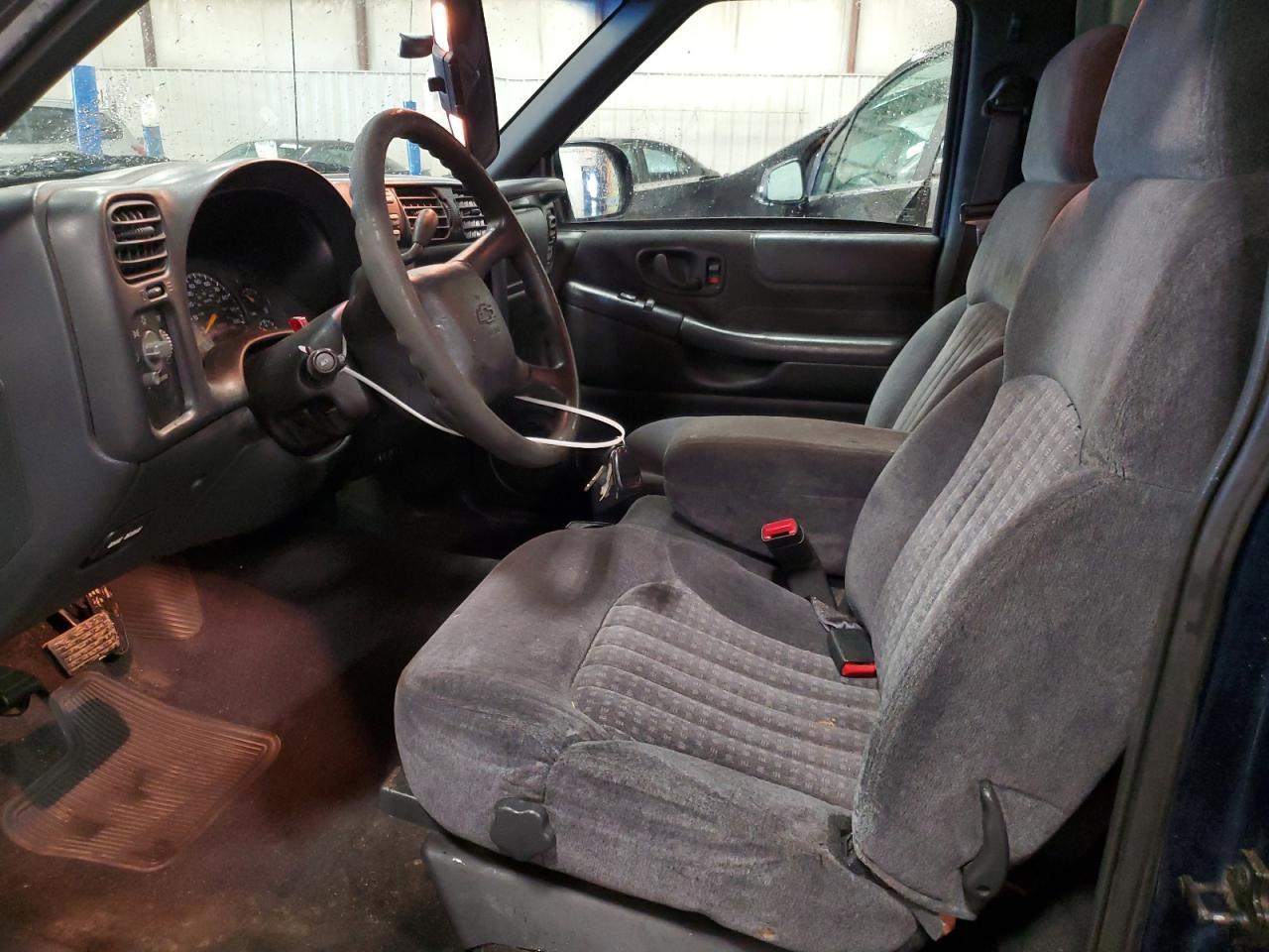 2000 Chevrolet S-10 Pickup - Image 7