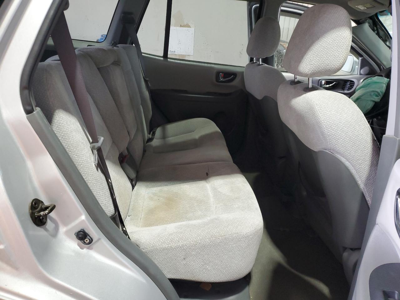 2005 Hyundai Santa Fe - Image 11