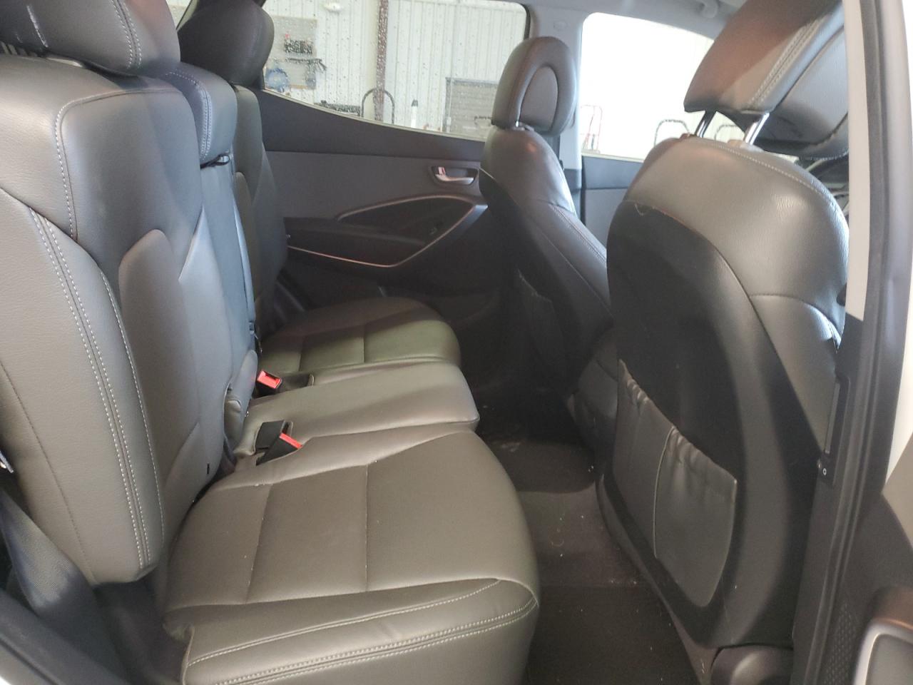 2018 Hyundai Santa Fe - Image 11