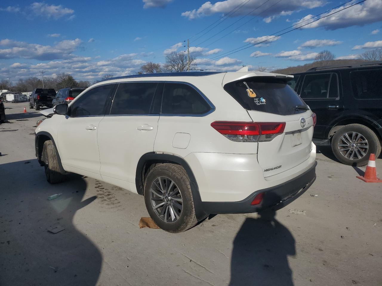 2017 Toyota Highlander - Image 2