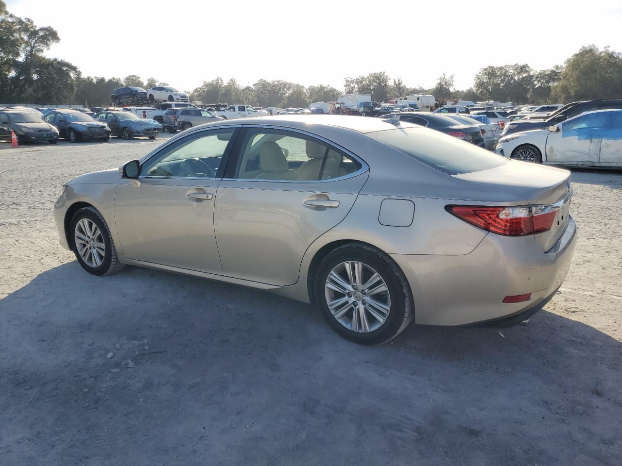 2014 Lexus ES - Image 2
