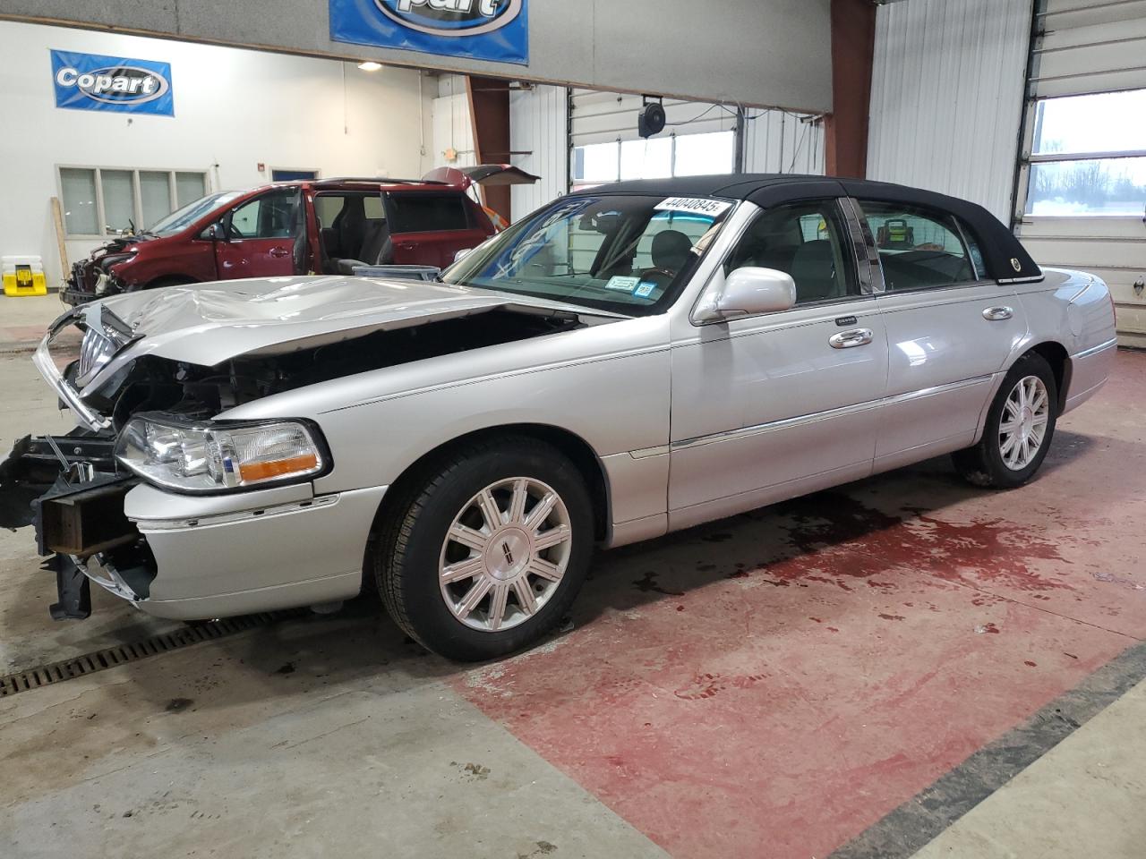 2008 Lincoln Town Car - Image 1