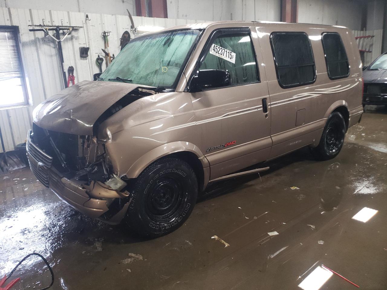 2000 Chevrolet Astro - Image 1