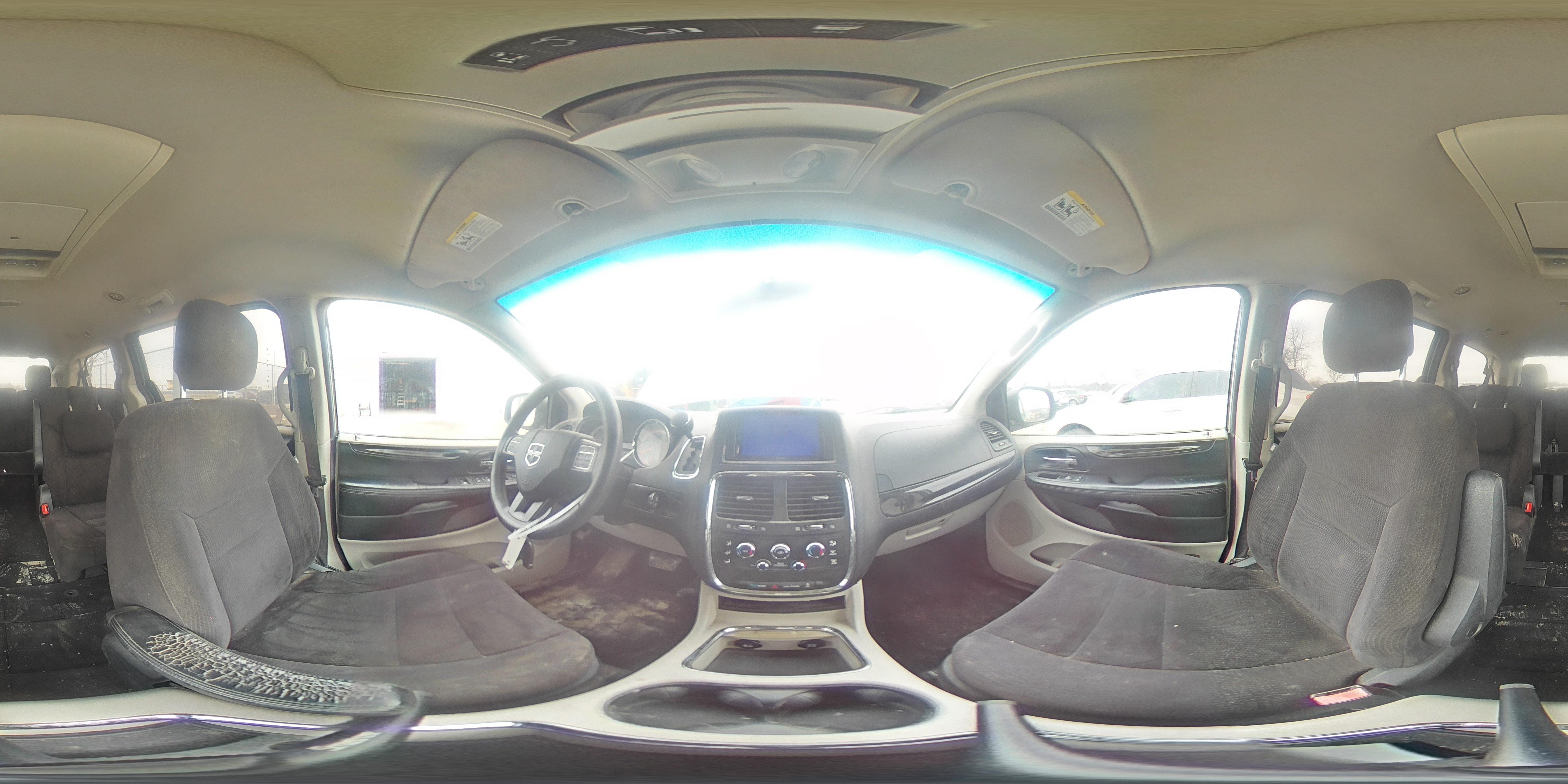 2014 Dodge Caravan - Image 13
