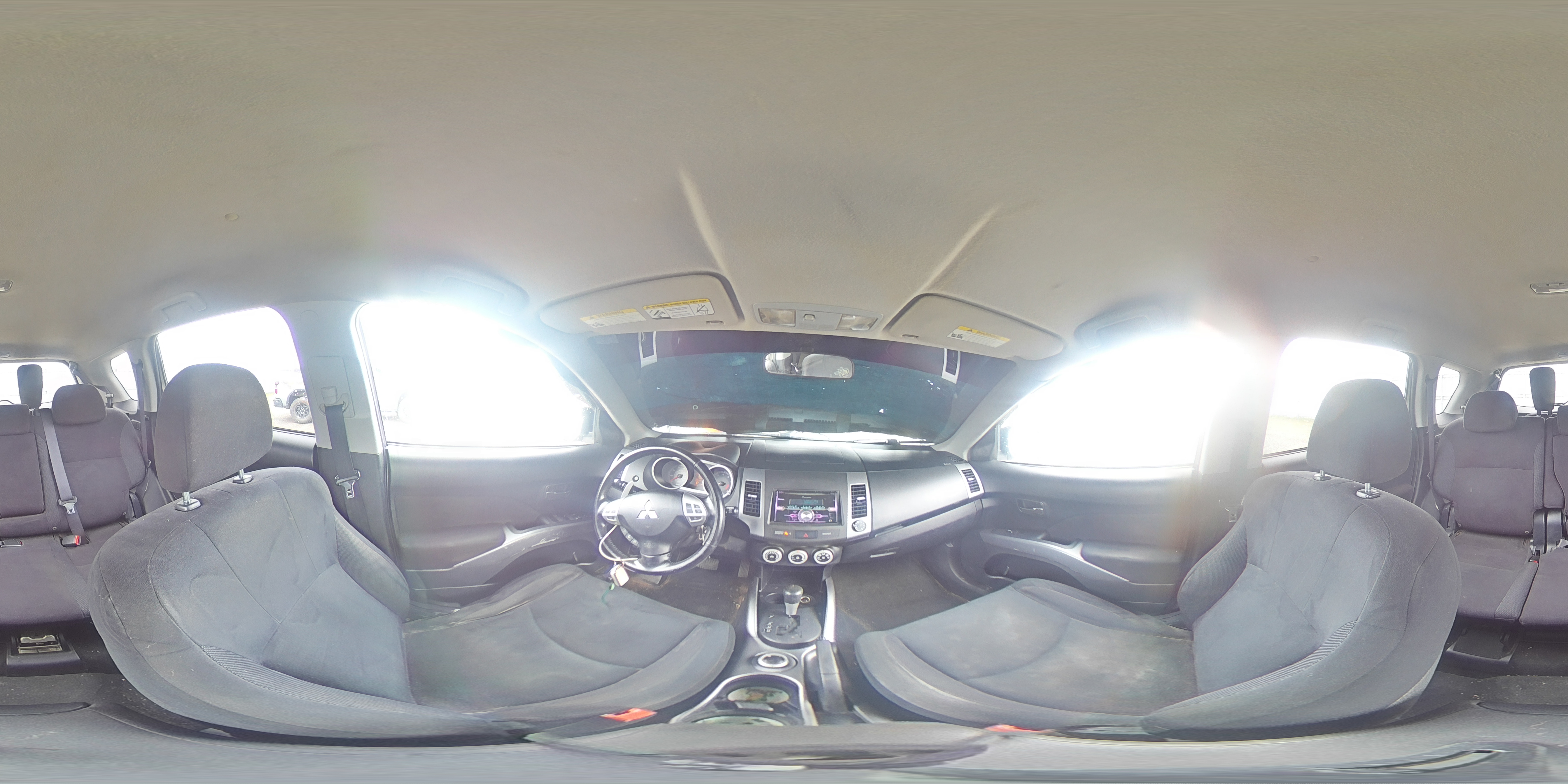 2008 Mitsubishi Outlander - Image 13