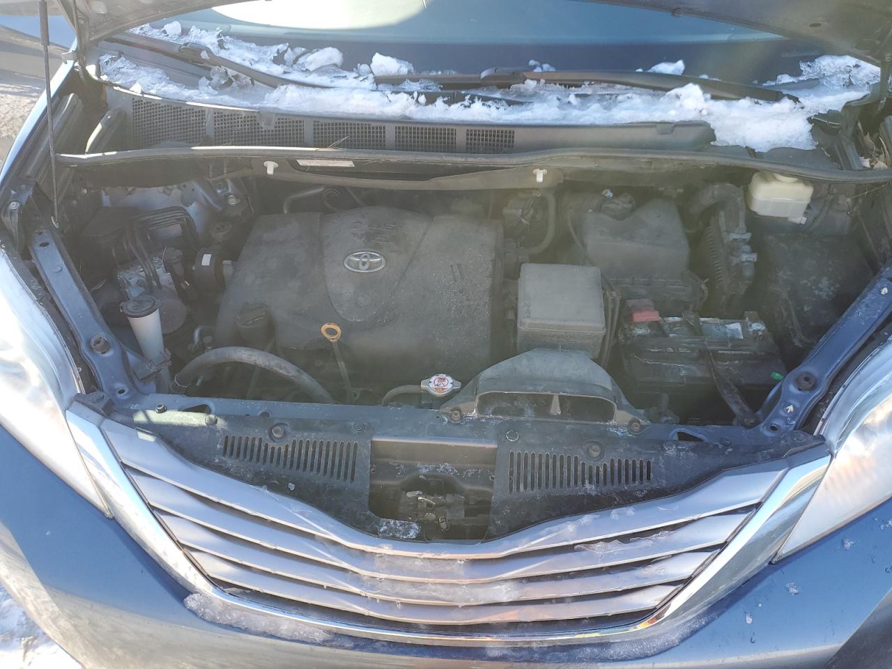 2017 Toyota Sienna - Image 12