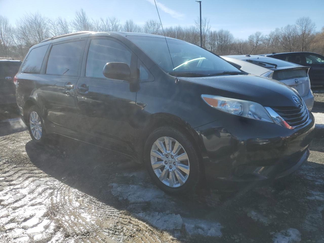 2013 Toyota Sienna - Image 4