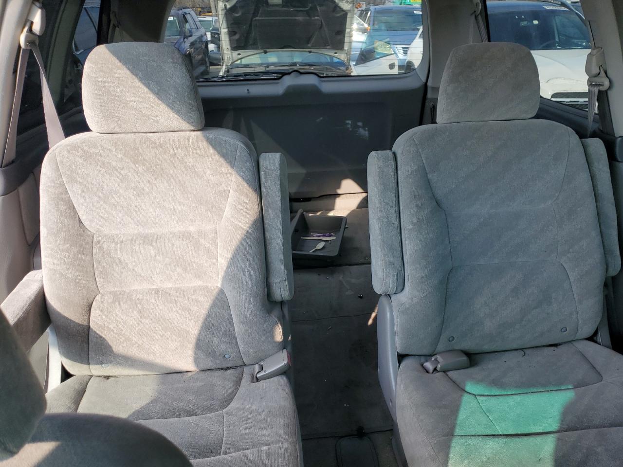 2004 Honda Odyssey - Image 10