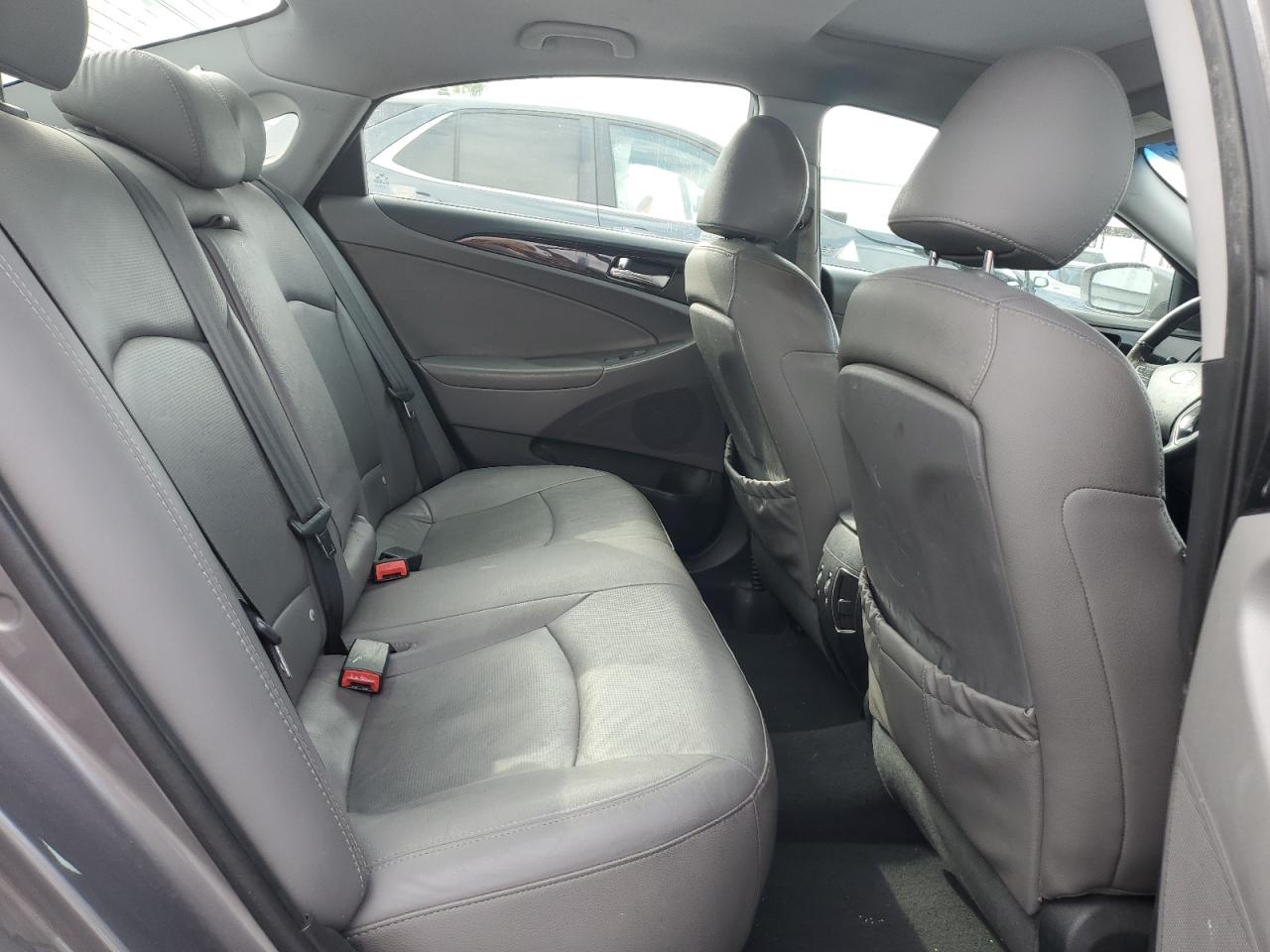 2011 Hyundai Sonata - Image 10
