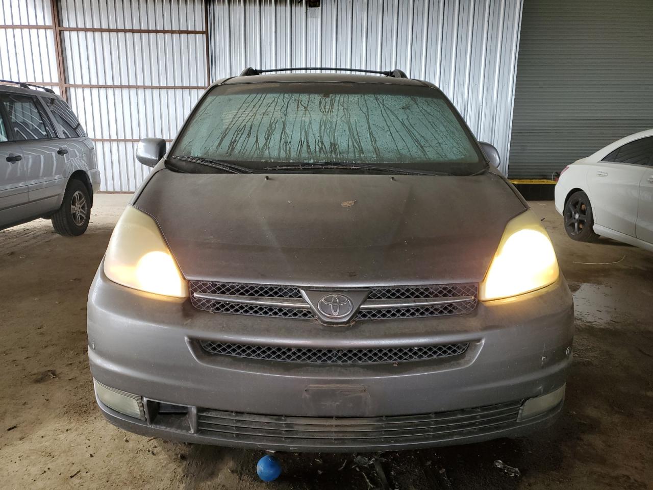 2004 Toyota Sienna - Image 5