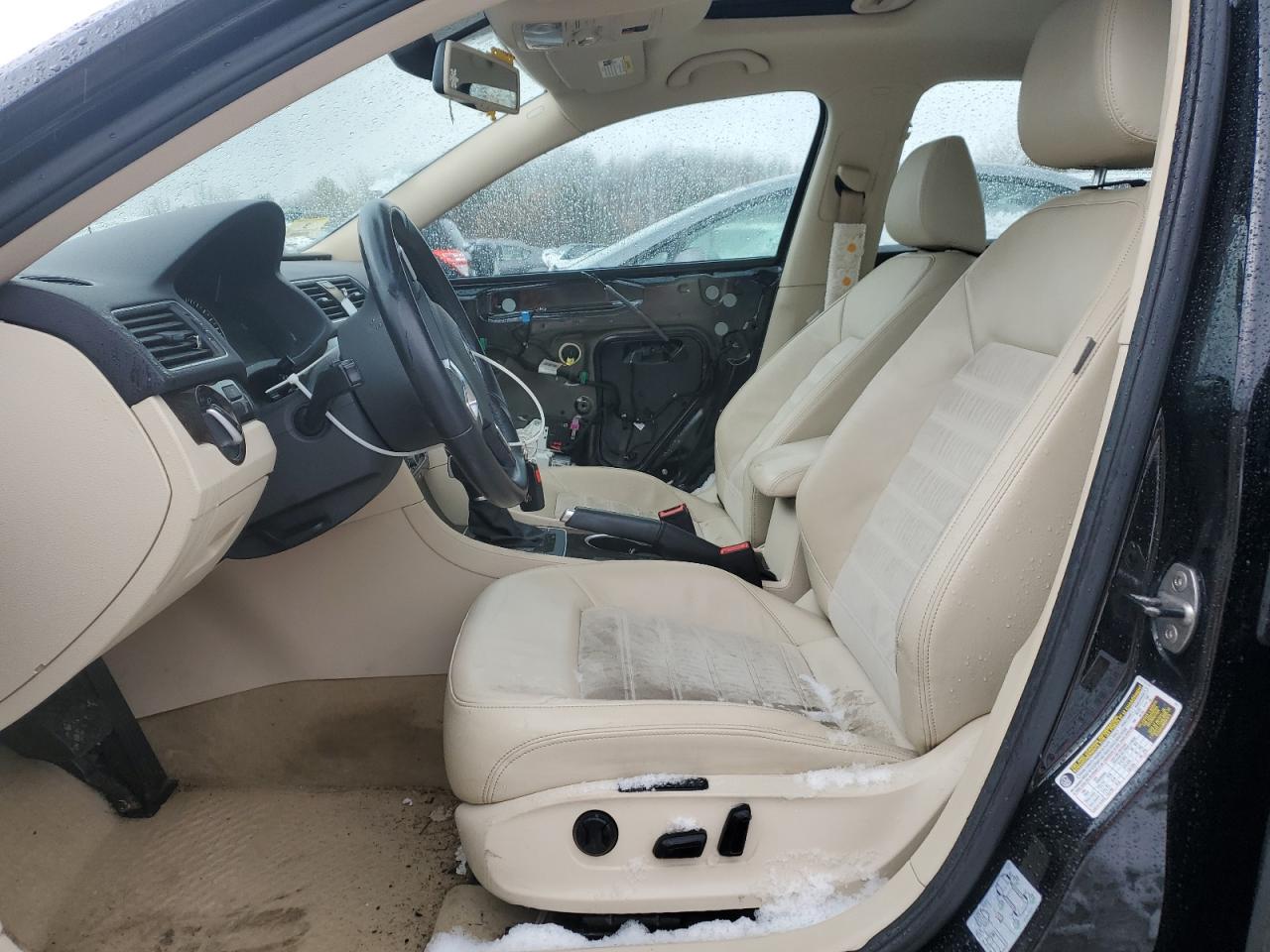 2014 Volkswagen Passat - Image 7