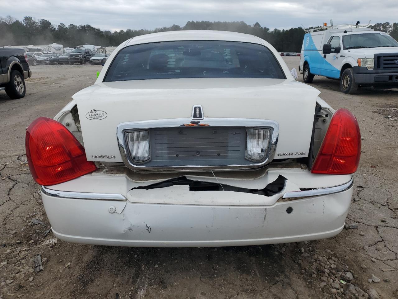 2003 Lincoln Town Car - Image 6