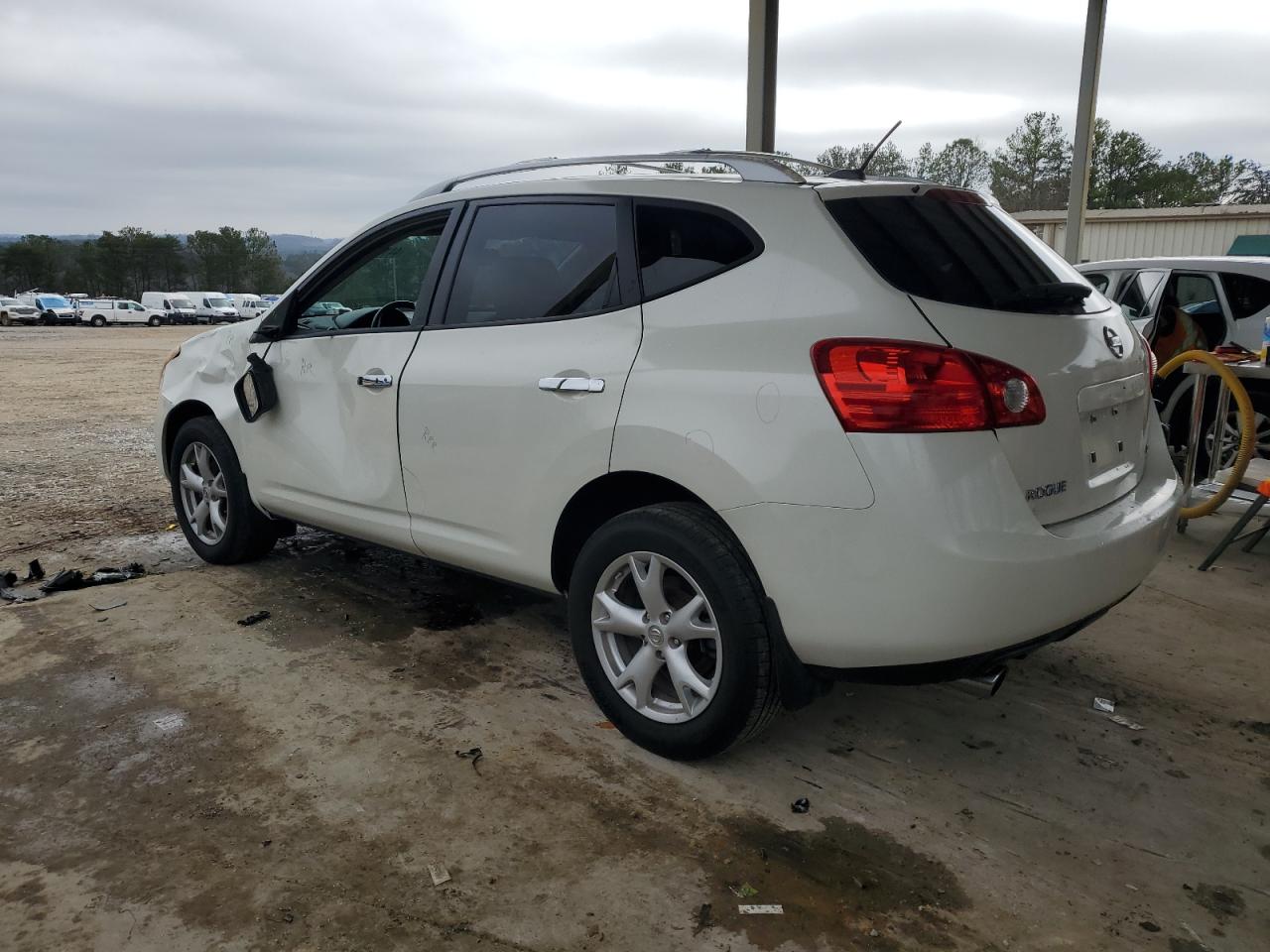 2010 Nissan Rogue - Image 2