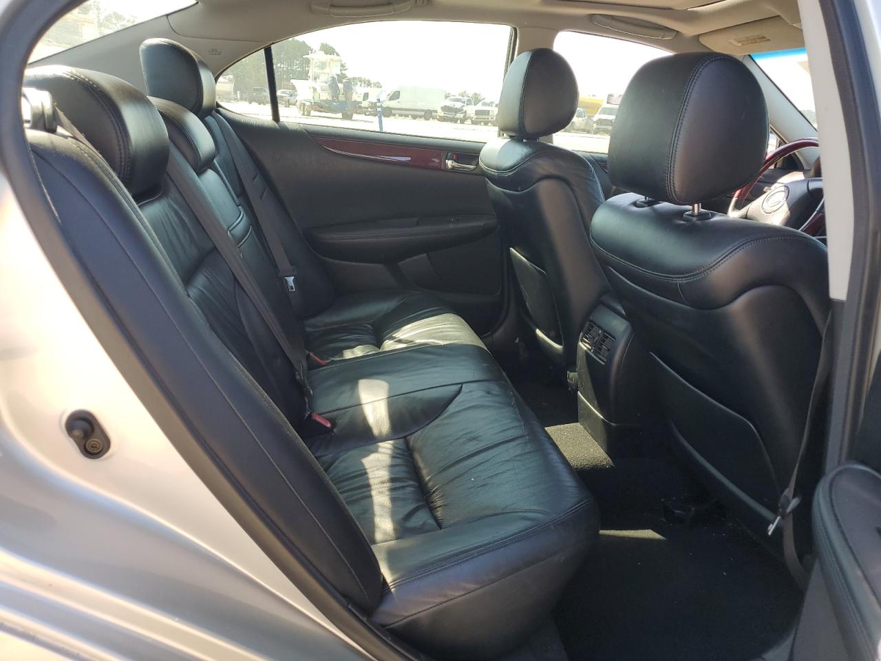 2002 Lexus ES - Image 10