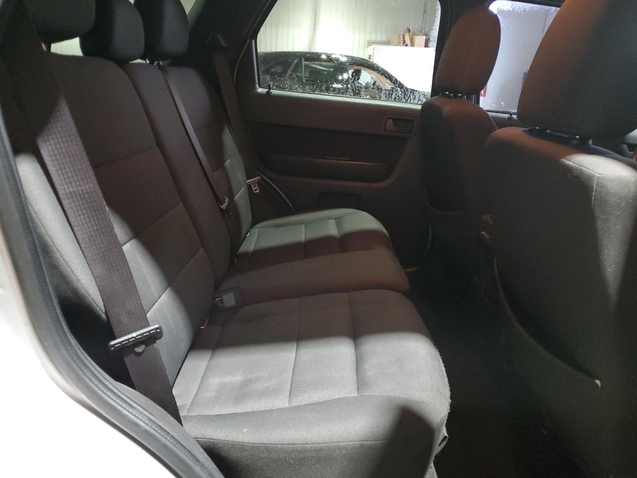 2010 Ford Escape - Image 11