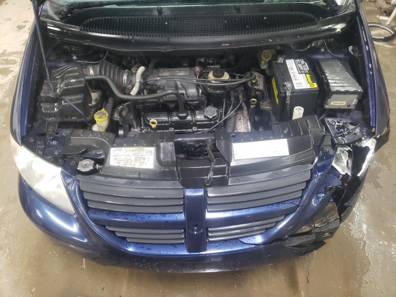 2005 Dodge Caravan - Image 12