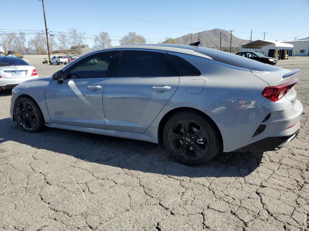 2022 Kia K5 - Image 2