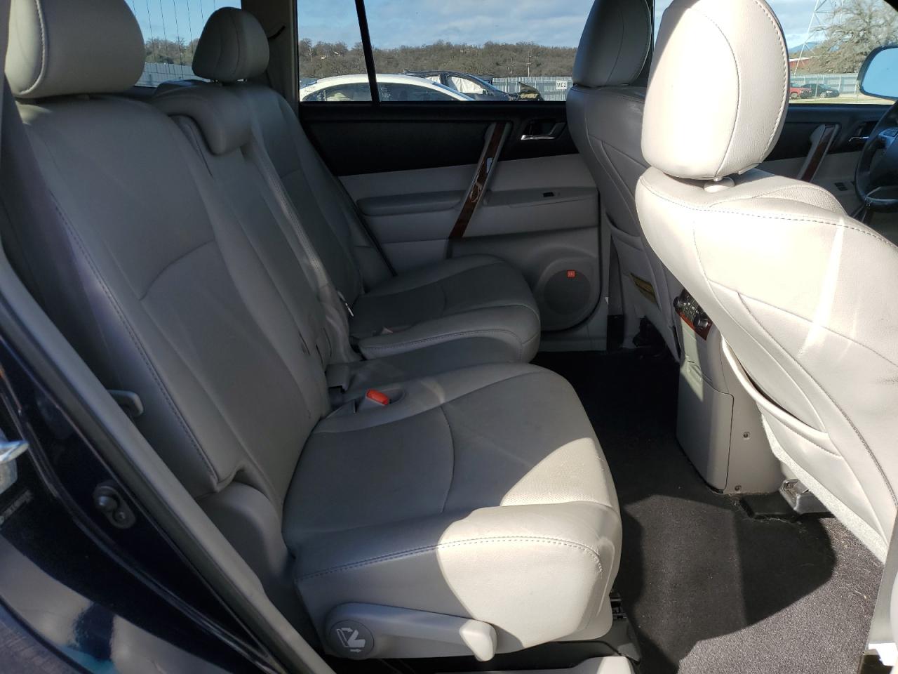 2011 Toyota Highlander - Image 12