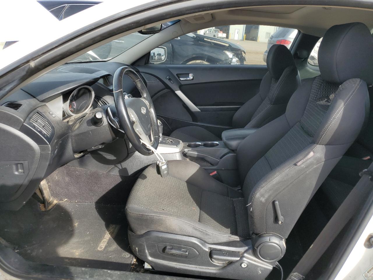 2010 Hyundai Genesis - Image 7