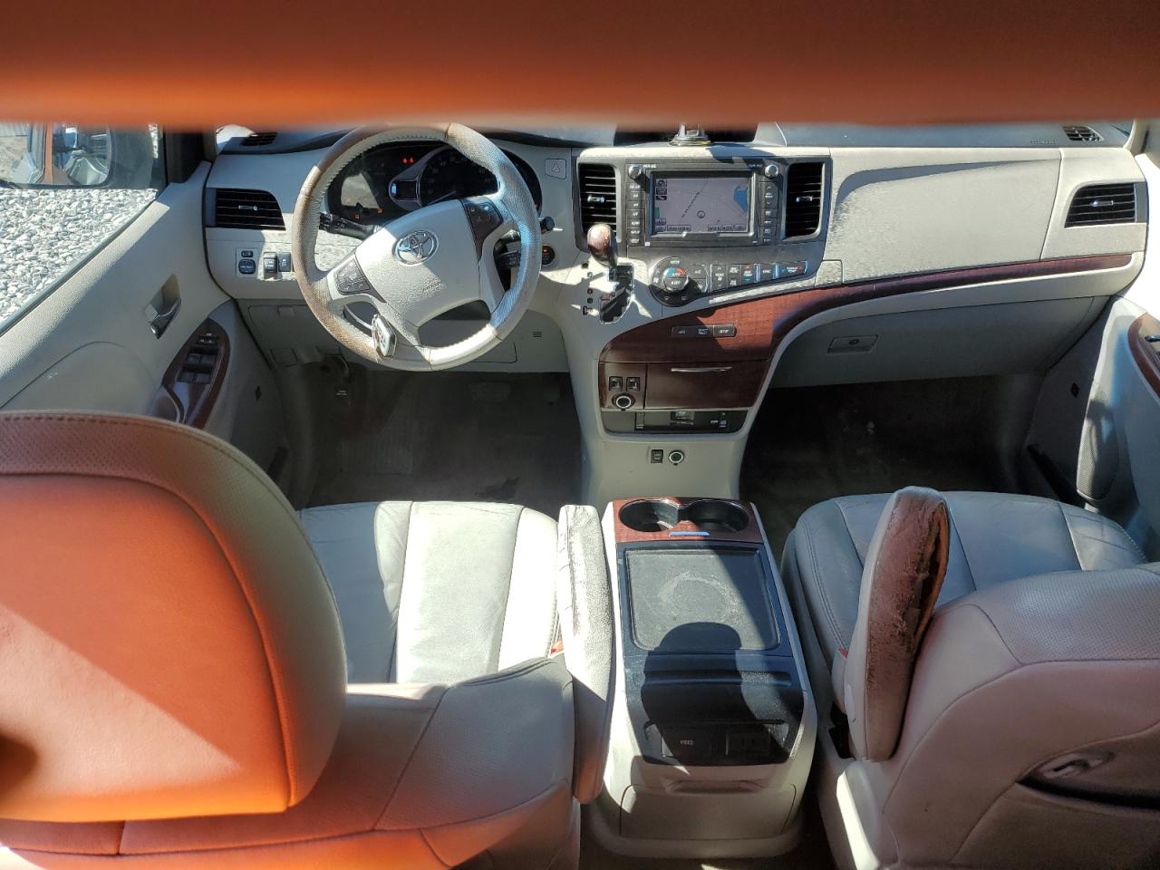 2012 Toyota Sienna - Image 8