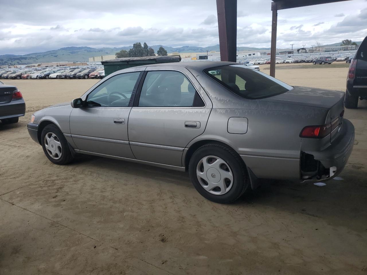 1998 Toyota Camry - Image 2