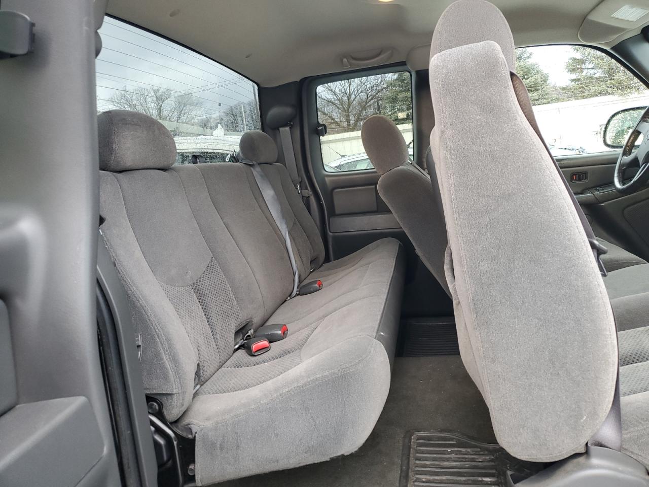 2005 Chevrolet Silverado - Image 10