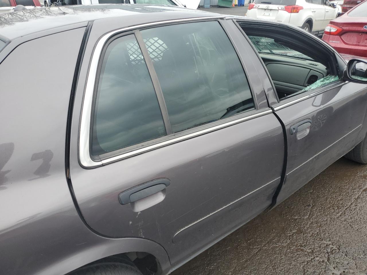 2008 Ford Crown Victoria - Image 10