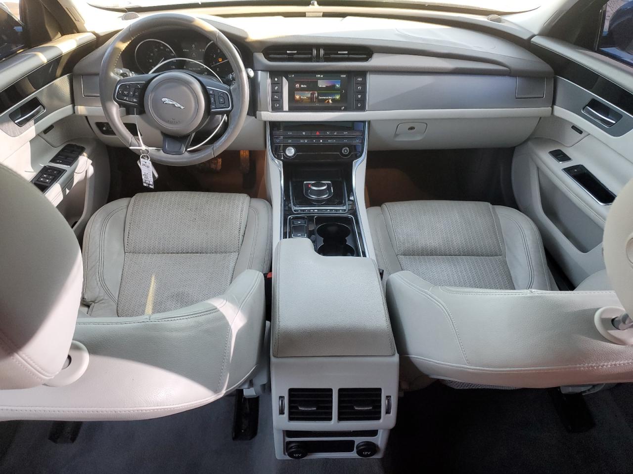 2016 Jaguar XF - Image 8
