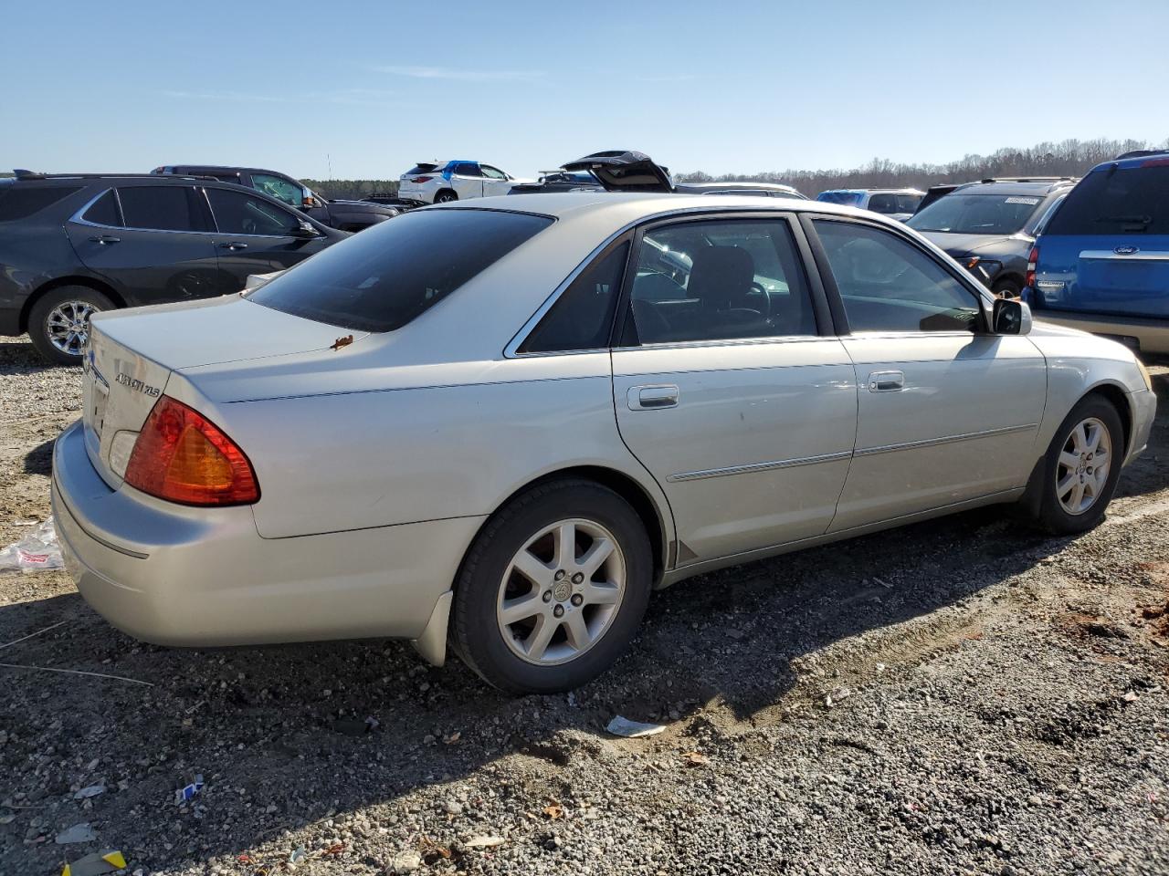 2002 Toyota Avalon - Image 3