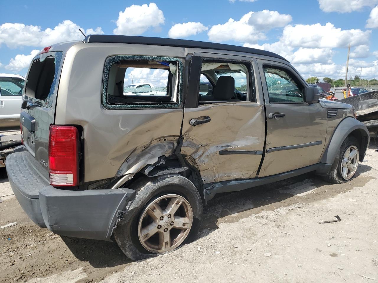 2007 Dodge Nitro - Image 3