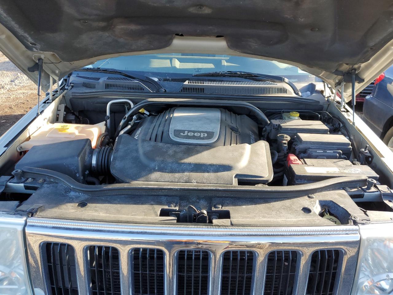 2008 Jeep Commander - Image 12