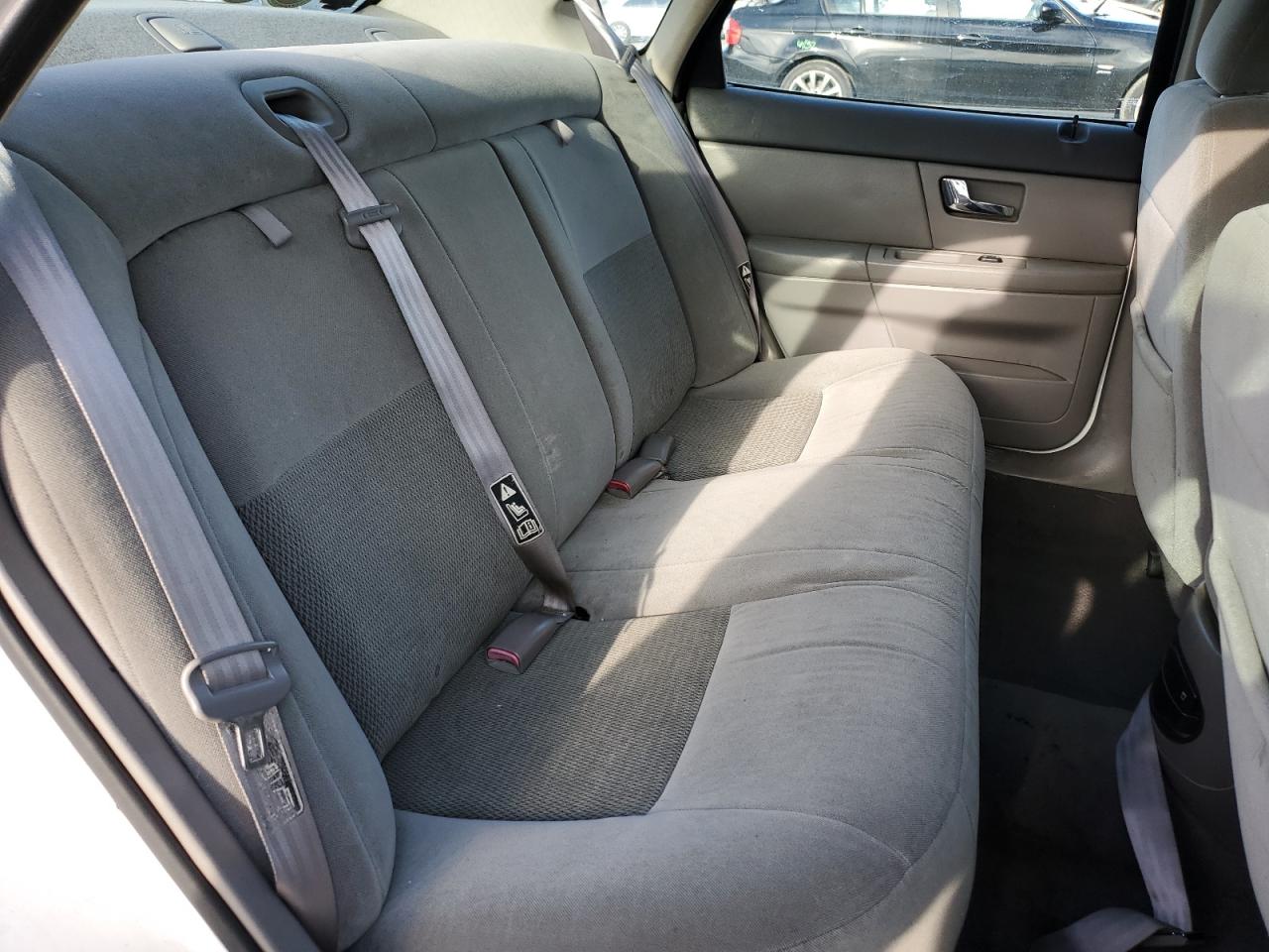 2003 Ford Taurus - Image 10