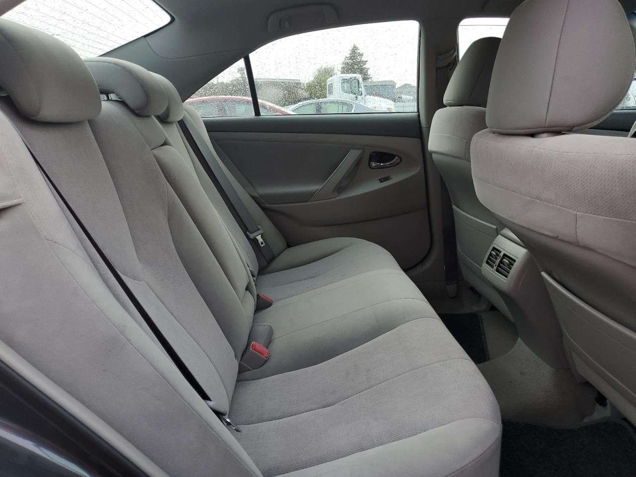 2011 Toyota Camry - Image 10