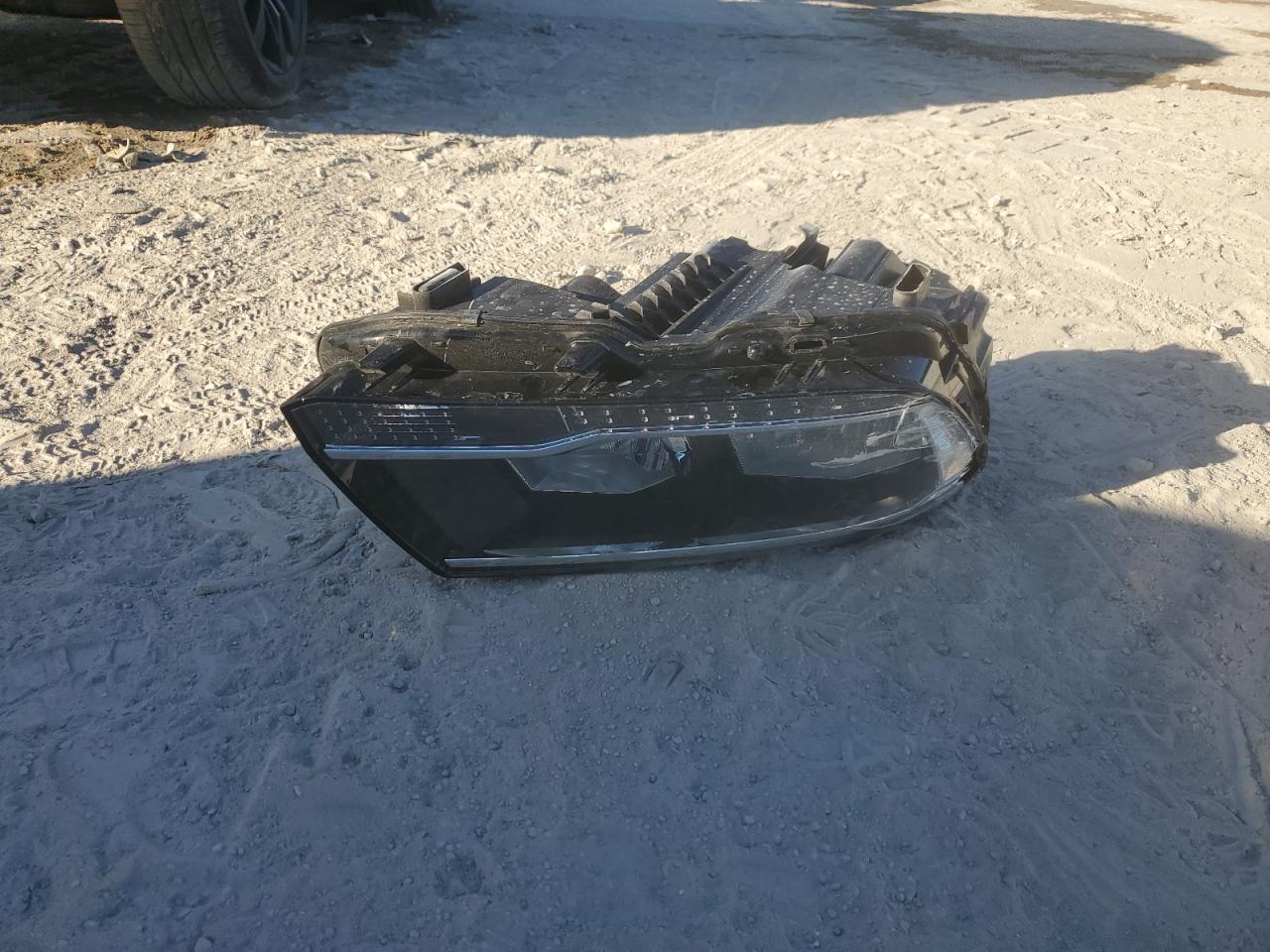 2021 Volkswagen Tiguan - Image 13