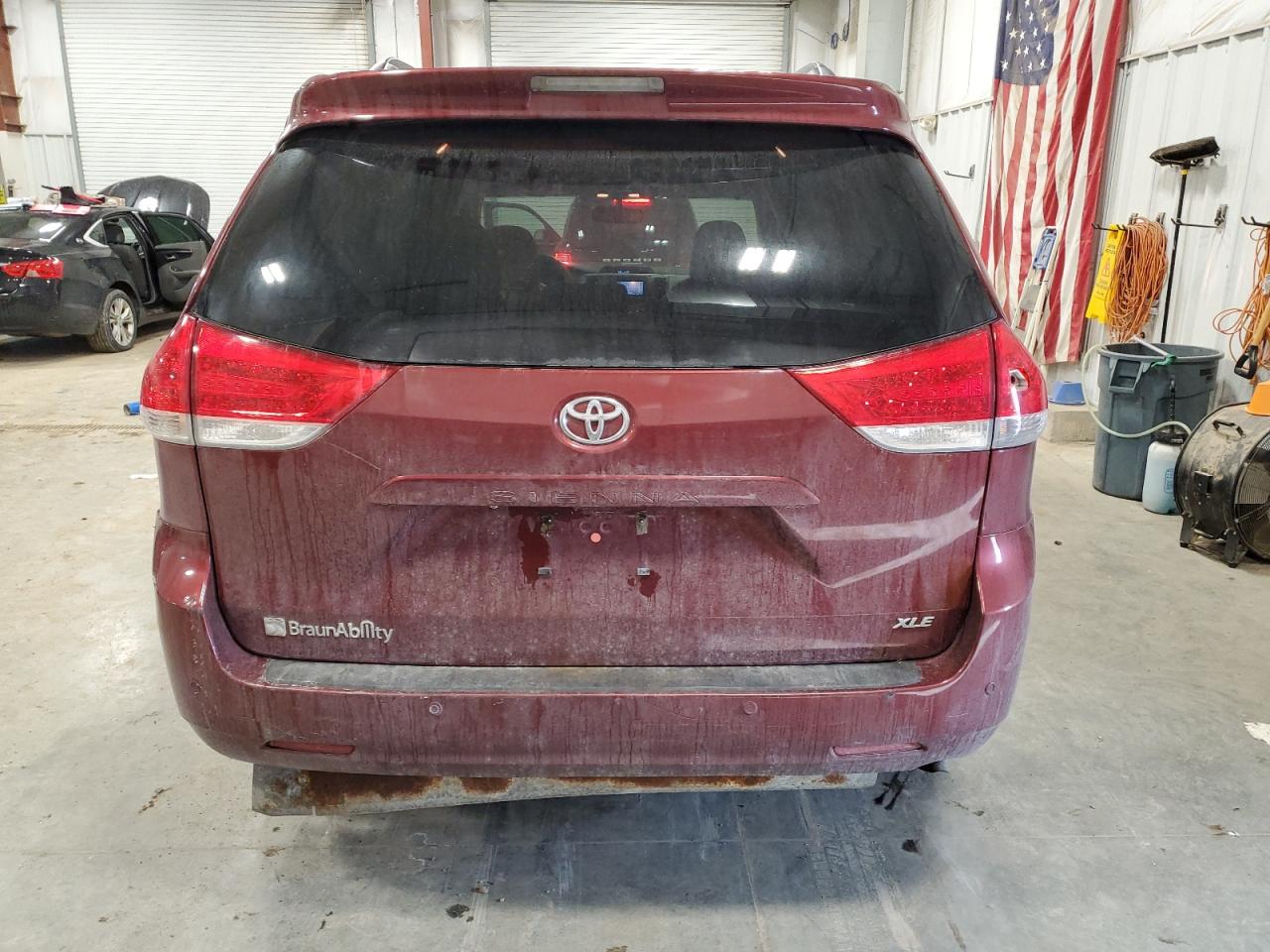 2014 Toyota Sienna - Image 6
