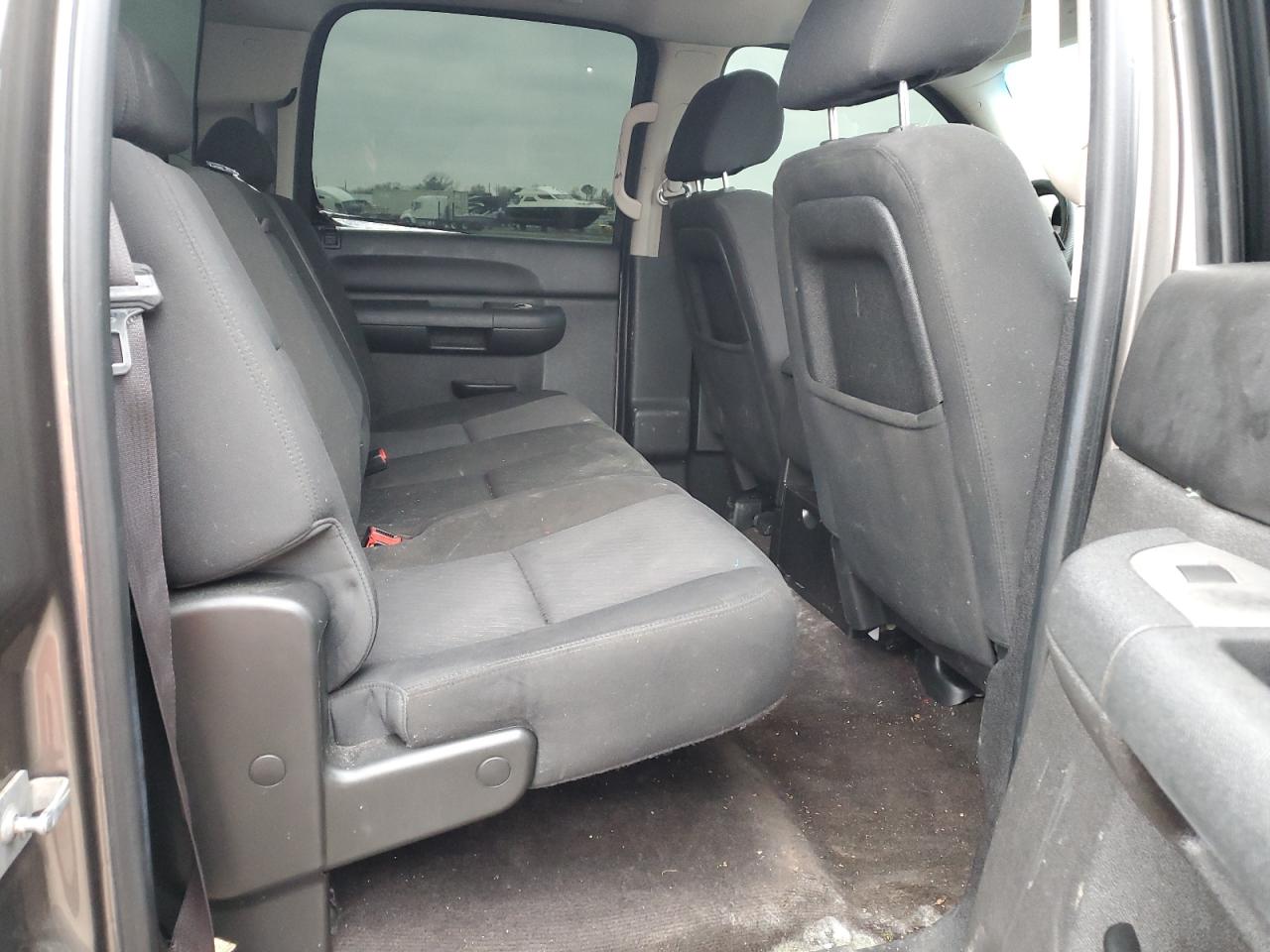2013 Chevrolet Silverado - Image 10