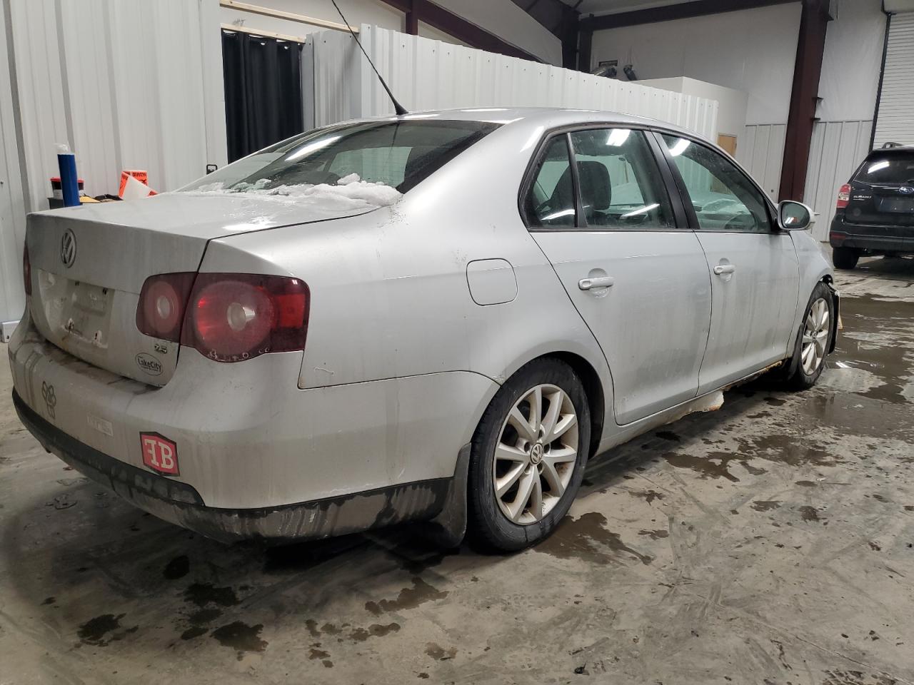 2010 Volkswagen Jetta - Image 3