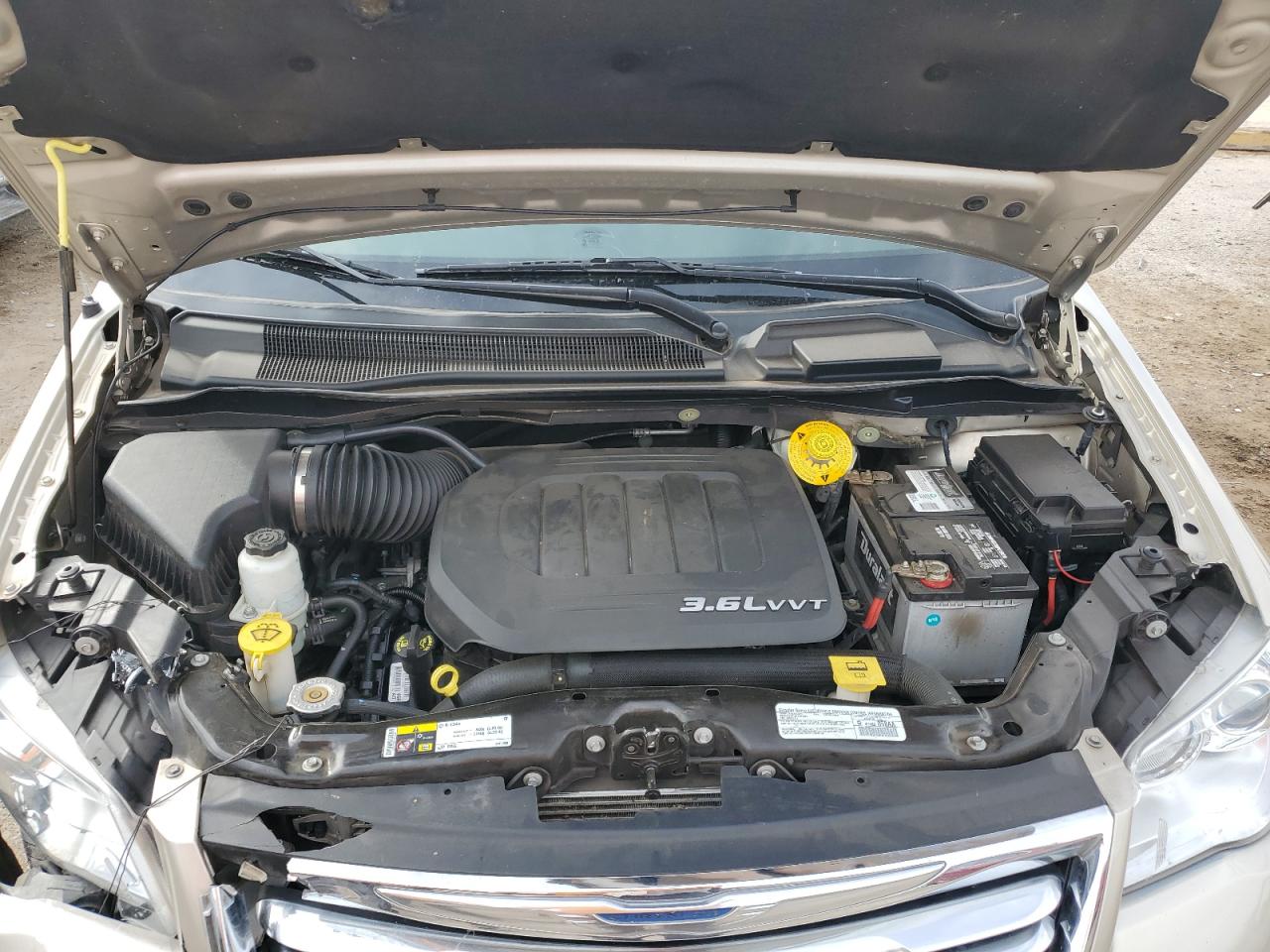 2014 Chrysler Town & Country - Image 14