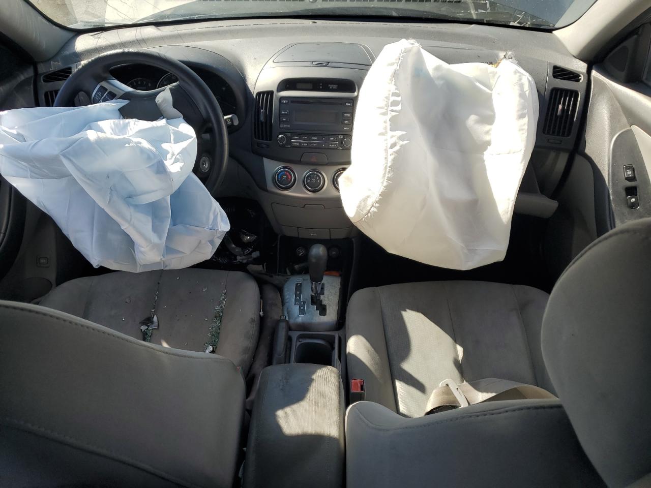 2010 Hyundai Elantra - Image 8