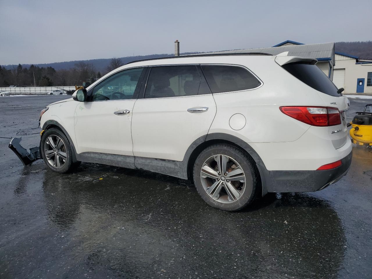 2016 Hyundai Santa Fe - Image 2