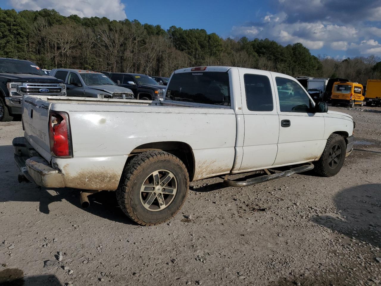 2005 Chevrolet Silverado - Image 3