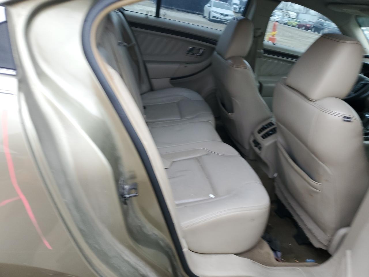 2012 Ford Taurus - Image 10