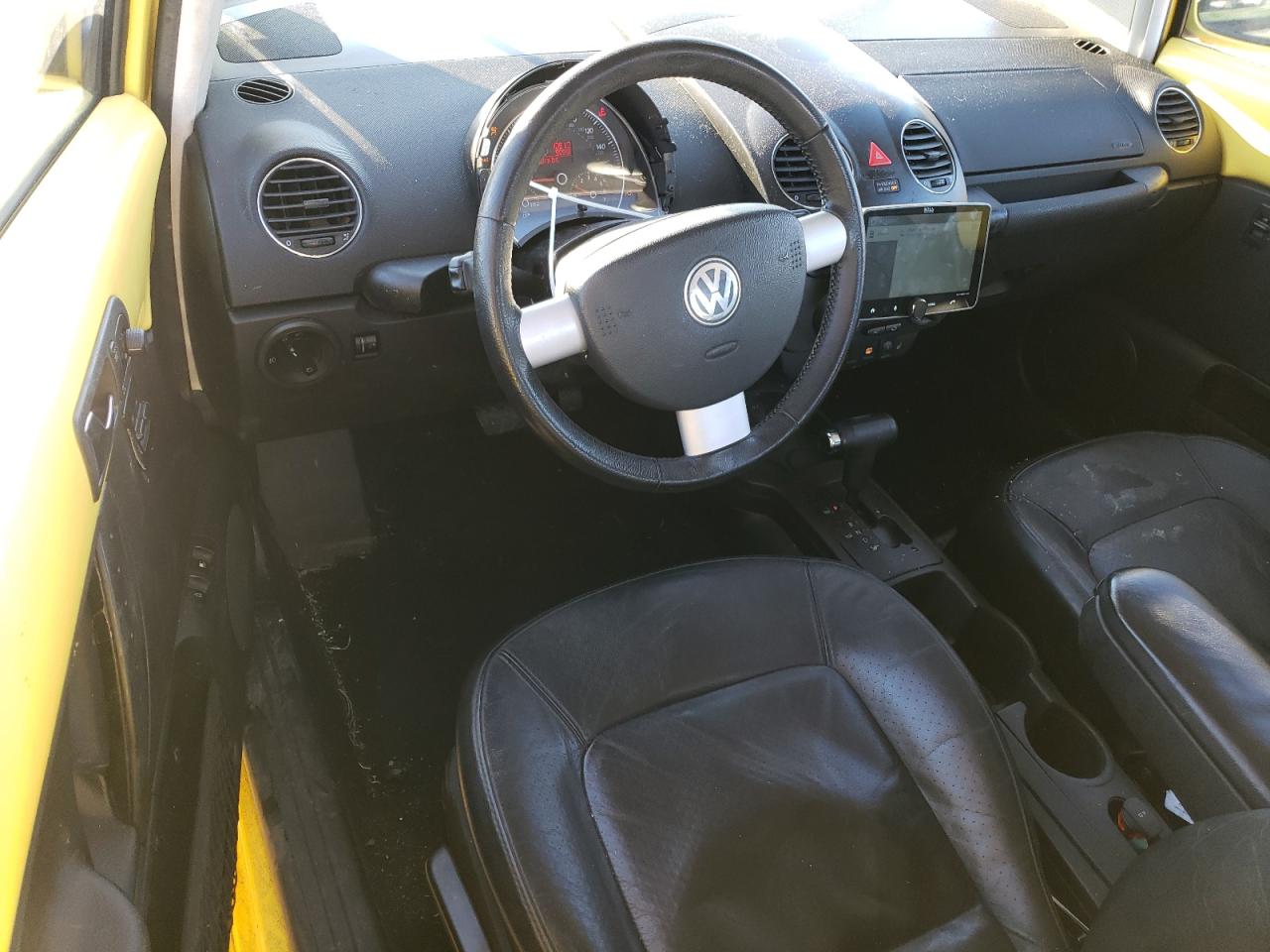 2006 Volkswagen Beetle - Image 8